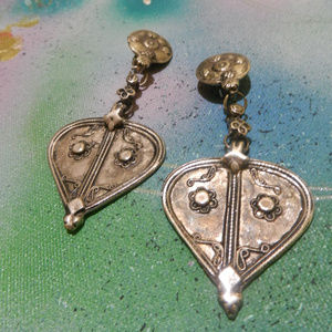 VTG Contempo pewter clip earrings drop and dangle silver pewter tone hearts